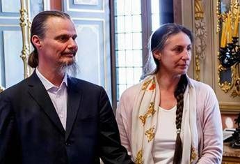 Famiglia nel bosco, bambini torneranno a casa “per poche ore”