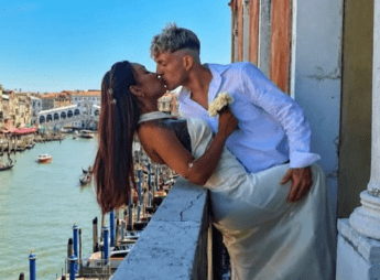 Incidente in barca nel canale di Tessera a Venezia, 25enne è grave: si cerca la moglie caduta in acqua